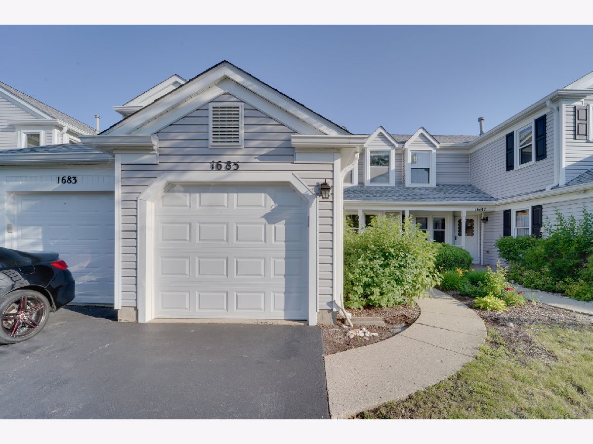 Townhomes & Condos Rented Hamptons Elk Grove Village Illinois, 1685 Vermont