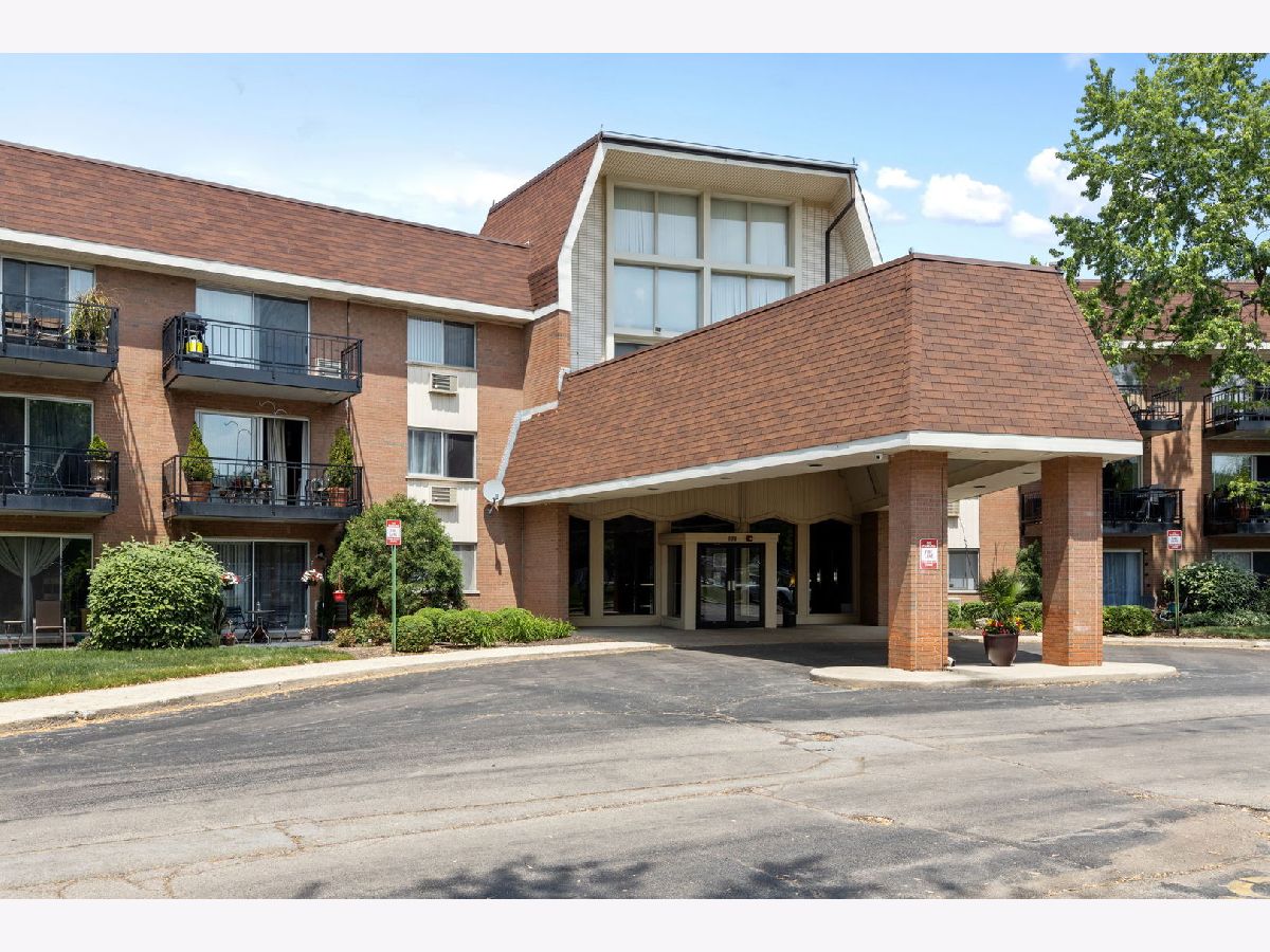 Condominiums Sold Royal Glen Glen Ellyn Illinois, 1188 Royal Glen