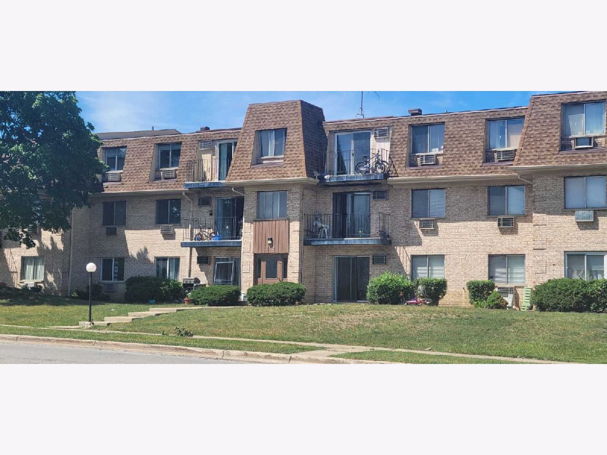 Condominiums Sold Shorewood Glendale Heights Illinois, 212 Shorewood