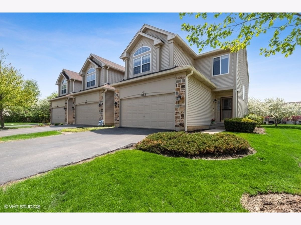 Townhomes Sold Maplewood Court Grayslake Illinois, 1868 Maplewood