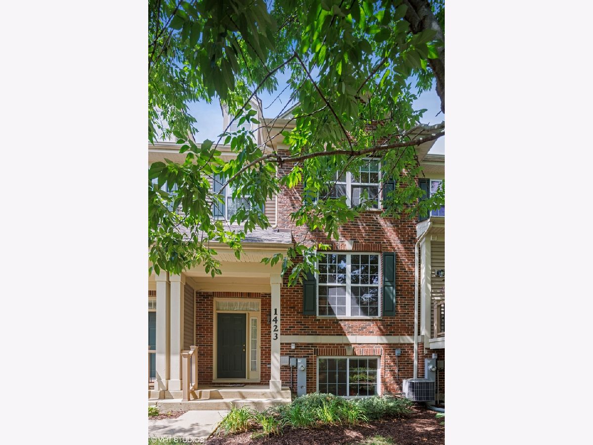 Townhomes Sold Fairfield Place Lombard Illinois, 1423 Fairfield
