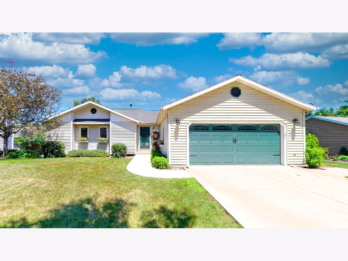 Homes & Condos & Townhomes Sold Woodland Ridge Bloomington Illinois, 1507 Steeplechase