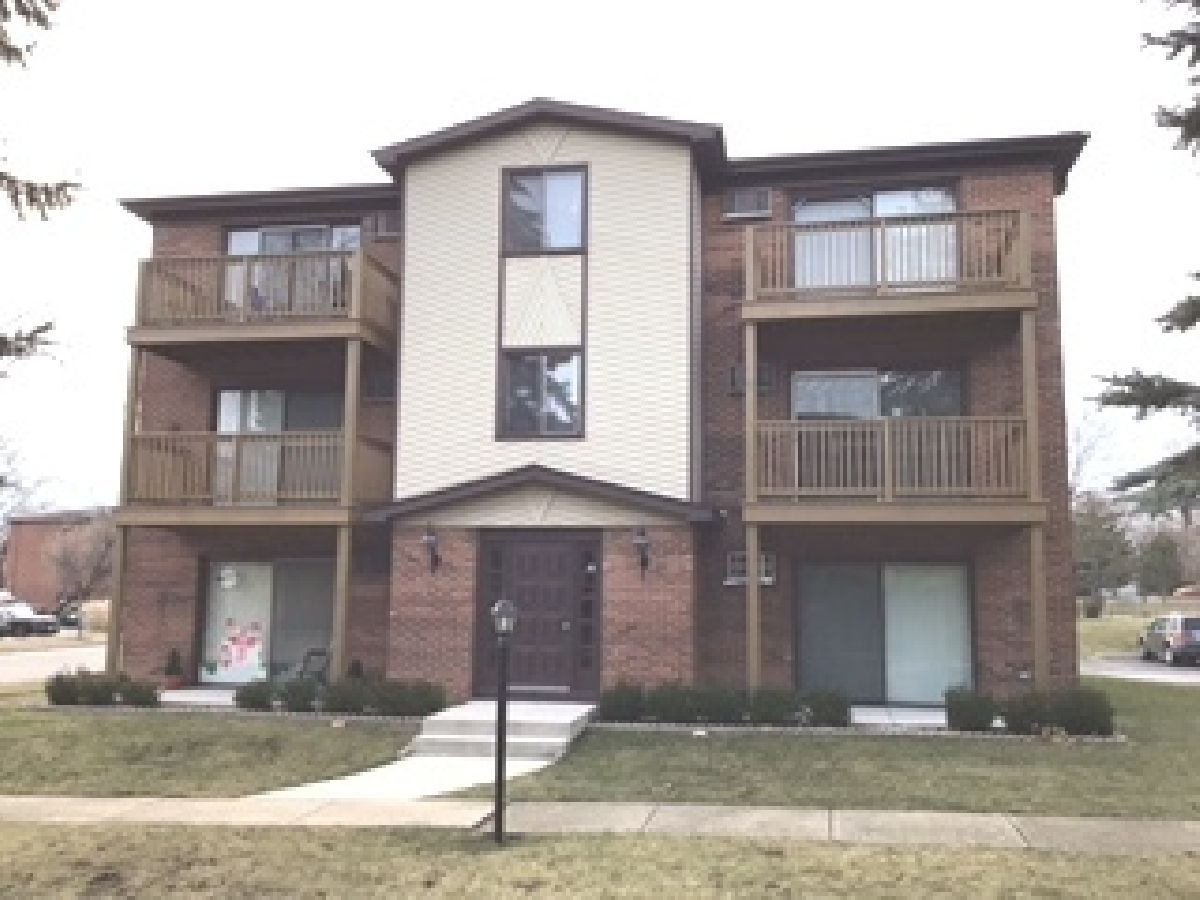 Subdivision Rented Willow View Westmont Illinois, 724 65th