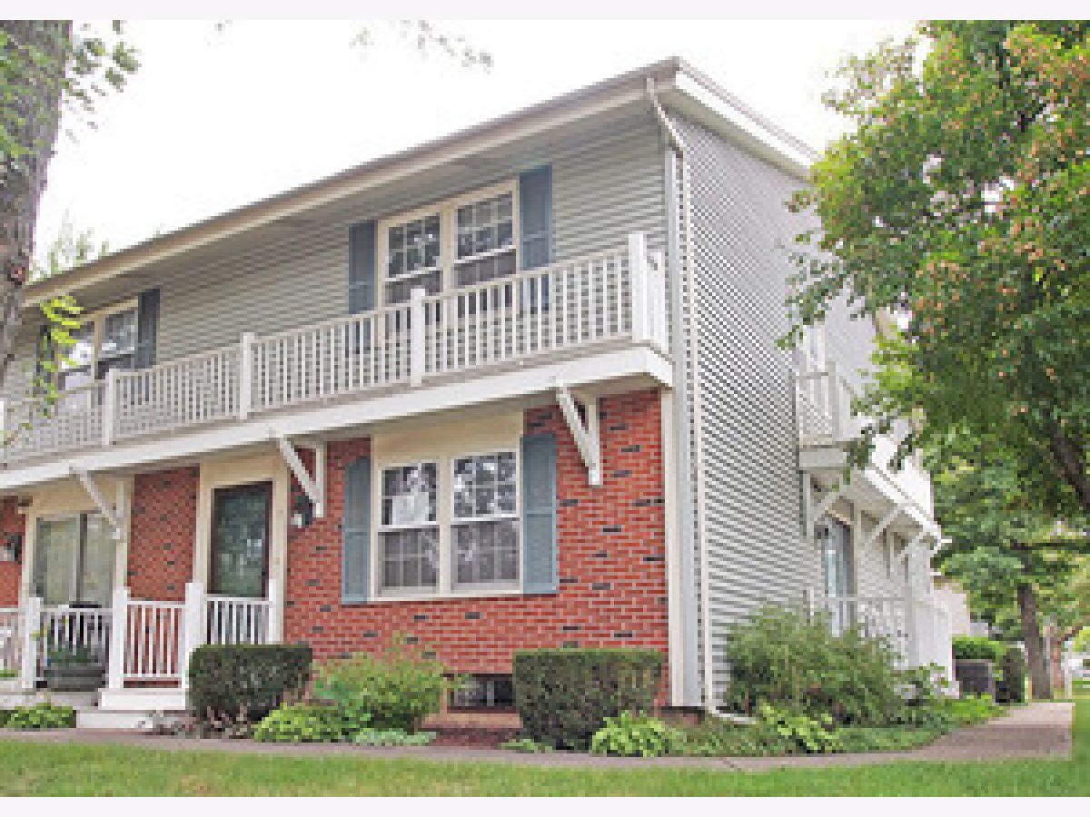 Townhomes & Condos Sold Country Fours Bloomingdale Illinois, 309 Milton