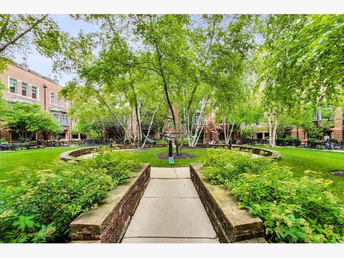 Townhomes & Condos & Homes Sold Altgeld Club Chicago Illinois, 1351 Altgeld