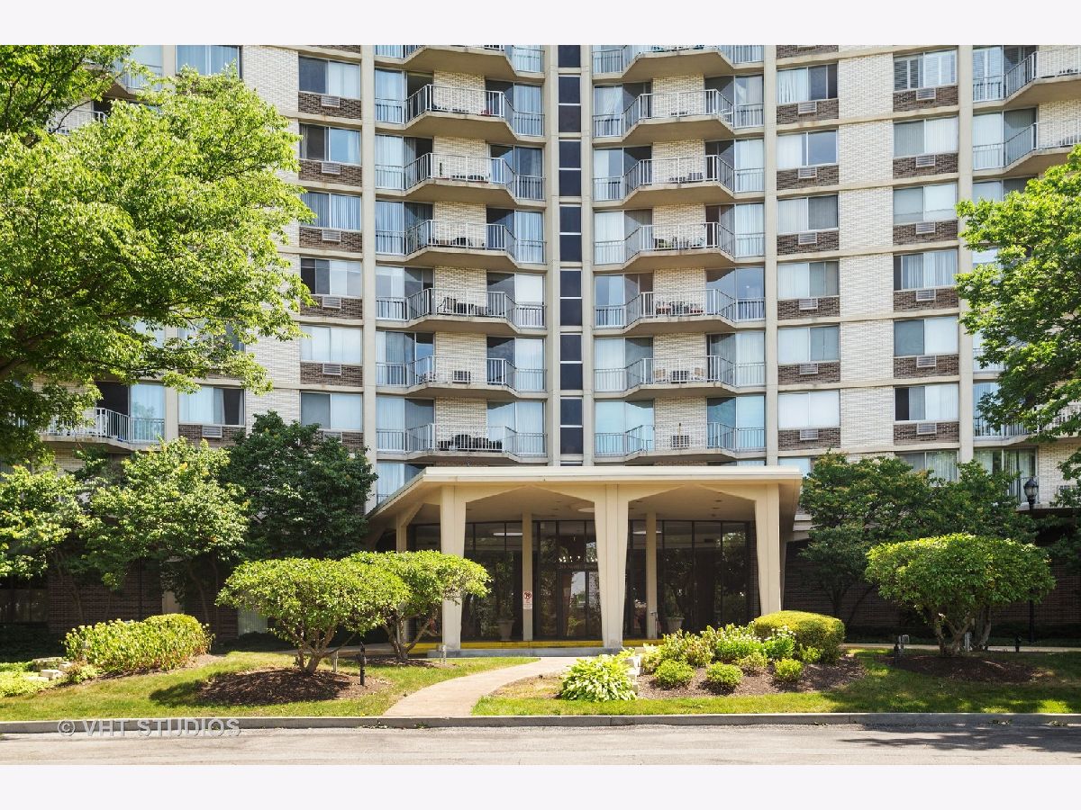 Oak Brook Towers Oak Brook IL, Condos & Townhomes For Sale & For Rent