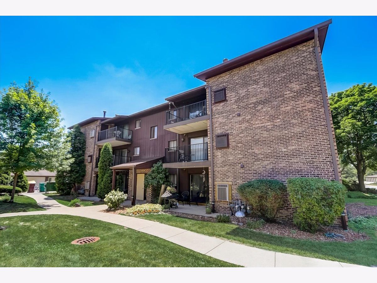 Condominiums Sold Piers Westmont Illinois, 59 64th