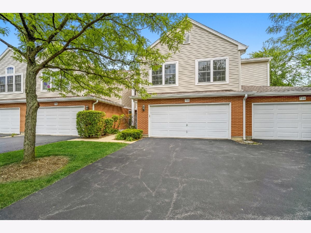 Townhomes & Homes Sold Roseglen Buffalo Grove Illinois, 732 Old Checker