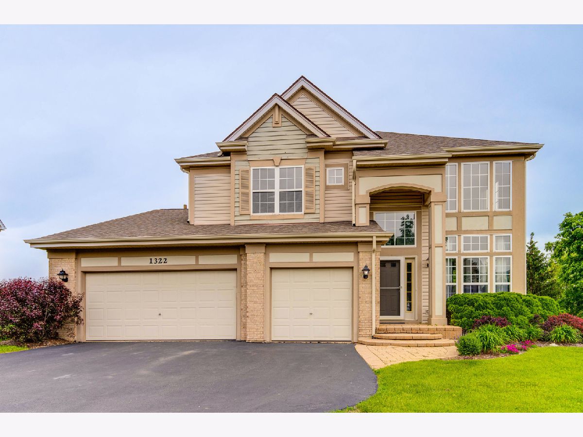 Townhomes & Condos & Homes Rented Cambria Cary Illinois, 1322 Mulberry