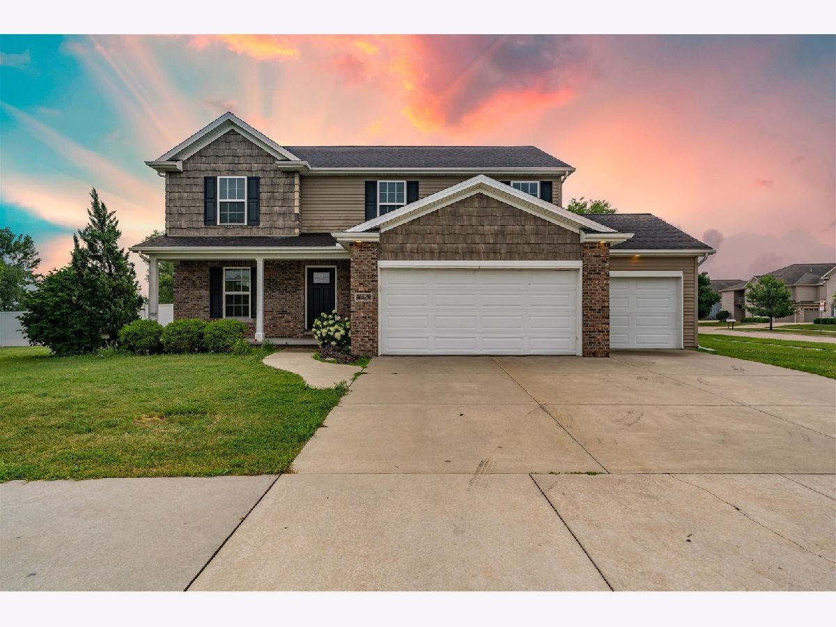 Homes & Condos & Townhomes Sold Sapphire Lake Bloomington Illinois, 3701 Pamela