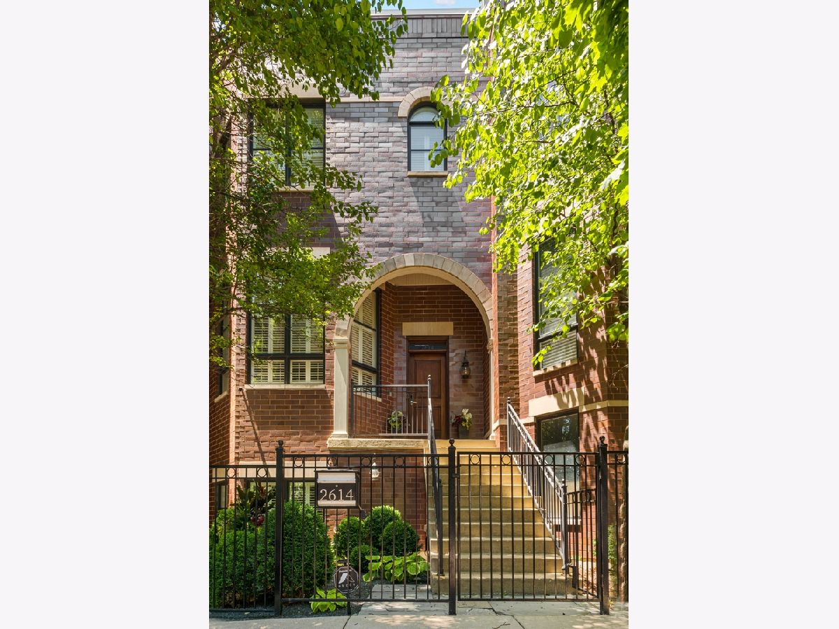 Townhomes & Homes Sold Hartland Park Chicago Illinois, 2614 Hermitage