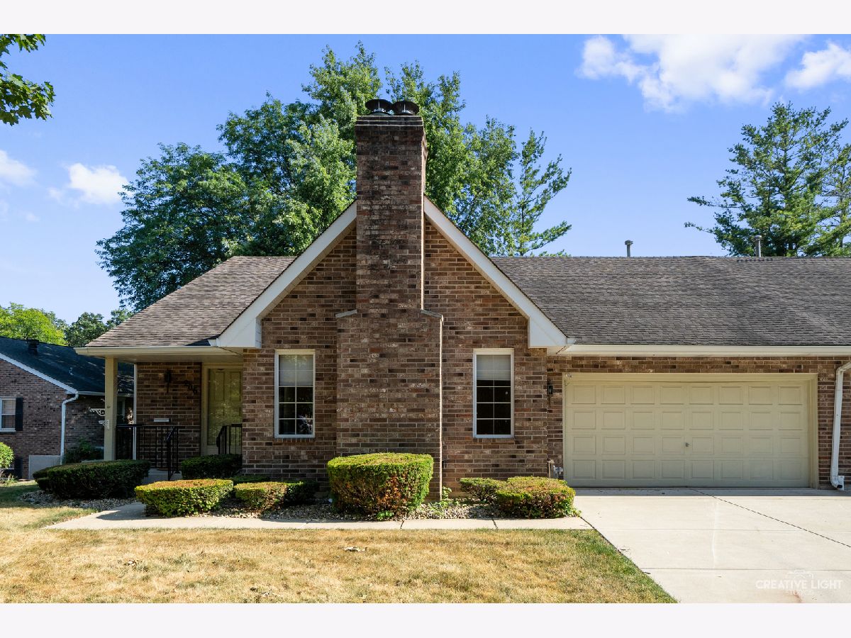 Townhomes Sold Stone Manor Batavia Illinois, 206 Stone Manor