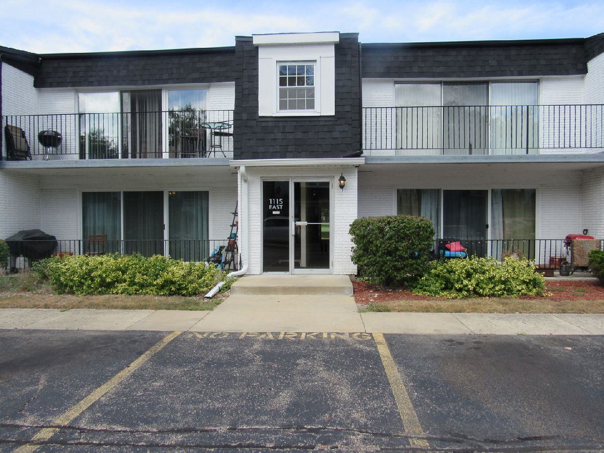 Homes & Condos & Townhomes Rented Cress Creek Naperville Illinois, 1115 Royal Saint George