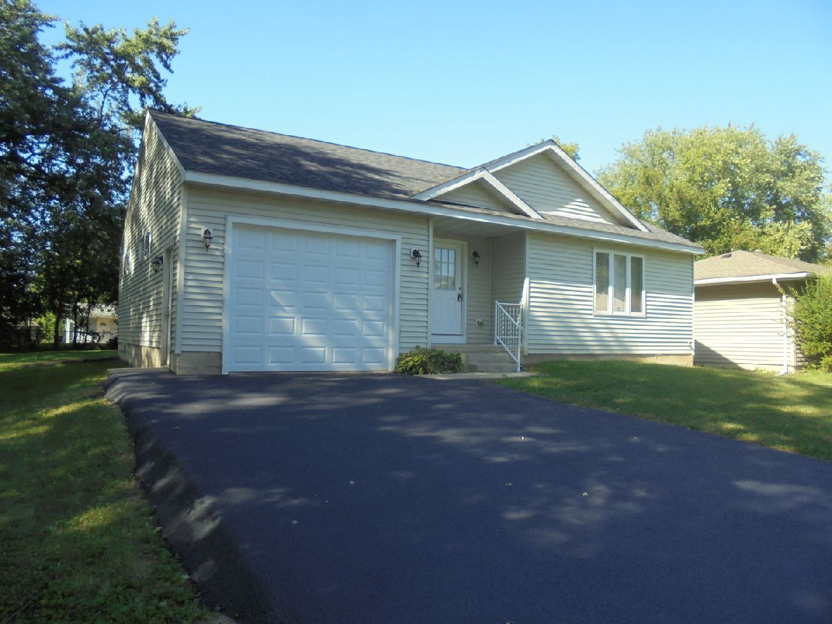Homes Rented Highland Shores Wonder Lake Illinois, 8922 Woody