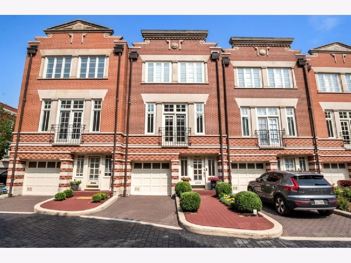 Townhomes & Condos & Homes Sold Embassy Club Chicago Illinois, 2611 Greenview