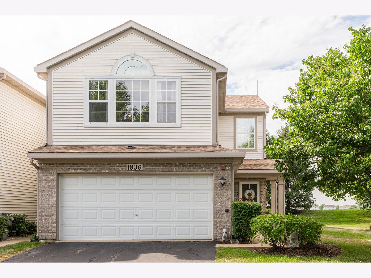 Townhomes Sold Silver Springs Montgomery Illinois, 1836 Candlelight