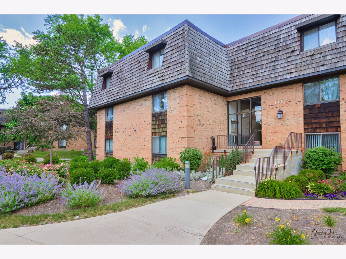 Condominiums Rented Arbors Buffalo Grove Illinois, 5 Oak Creek