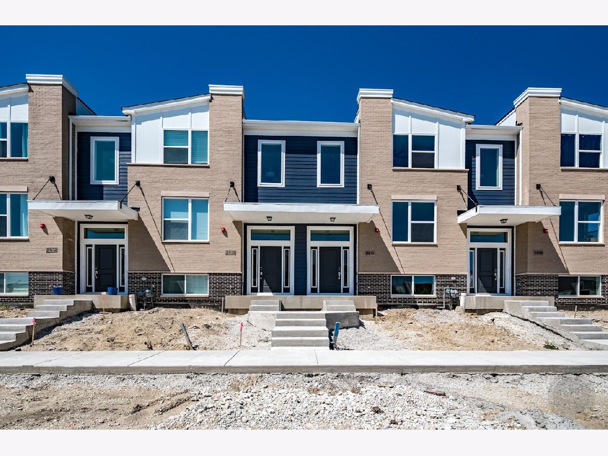 Condos & Townhomes Rented Everton Warrenville Illinois, 29W704 Cambridge