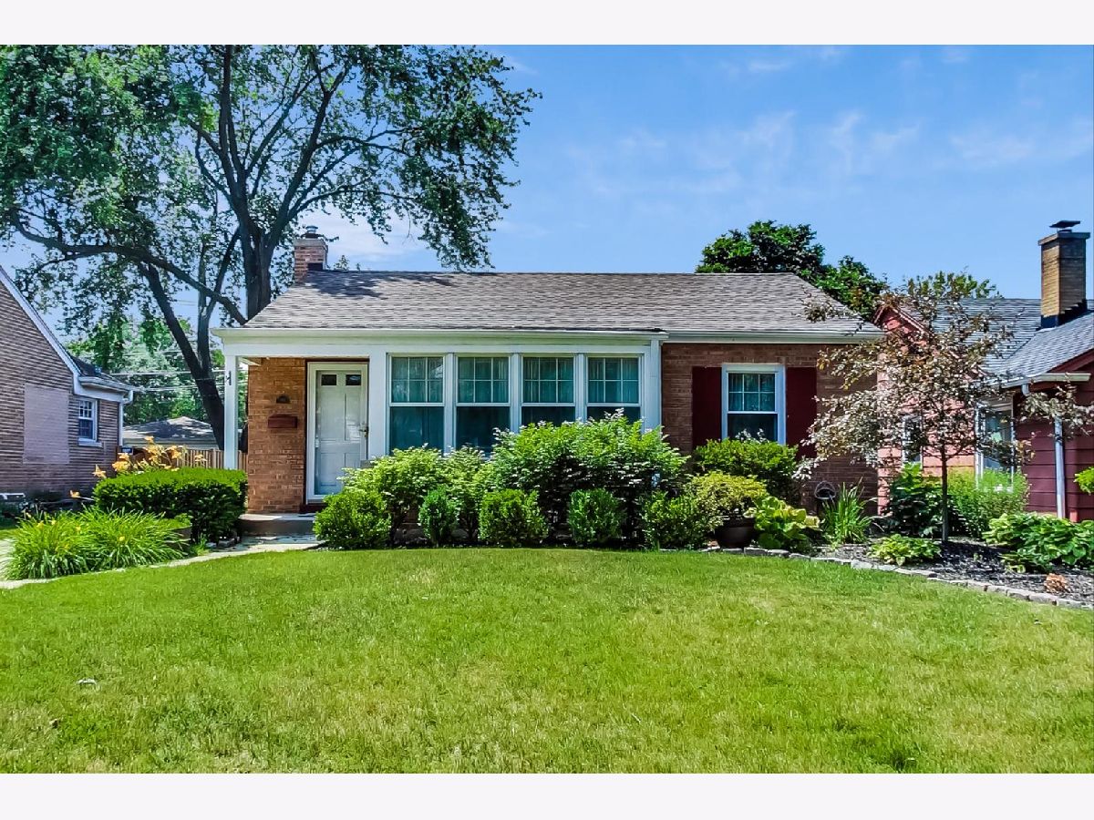 Homes & Condos & Townhomes Rented Pioneer Park Arlington Heights Illinois, 542 Vail