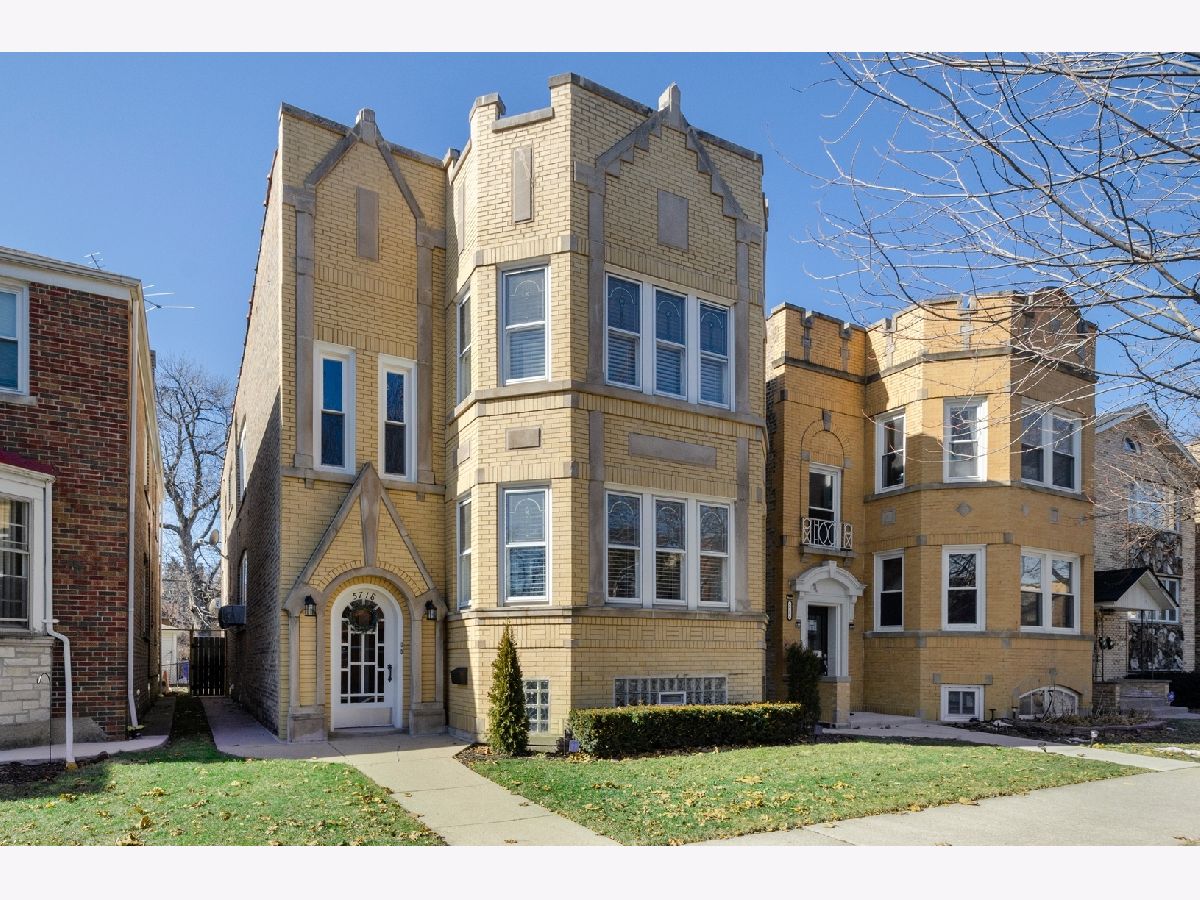 Homes & Condominiums Rented Peterson Park Chicago Illinois, 5718 Richmond