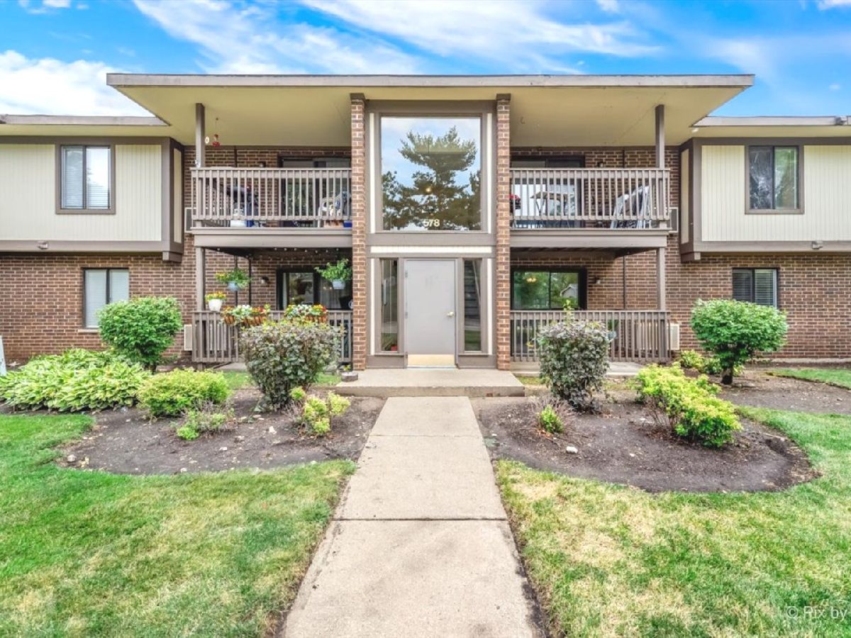 Condominiums Sold Somerset Crystal Lake Illinois, 578 Somerset