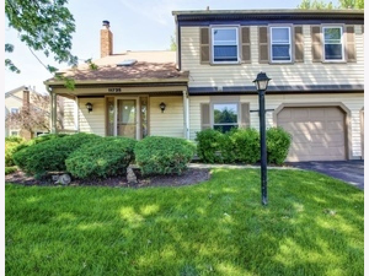 Townhomes & Condos & Homes Rented Woodcreek Huntley Illinois, 11735 Woodcreek