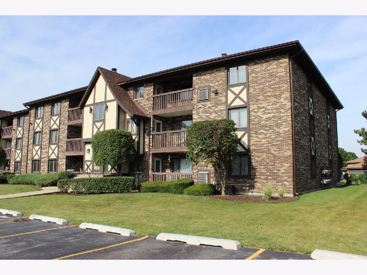 Condominiums Sold Regal Place Crestwood Illinois, 13745 Lamon