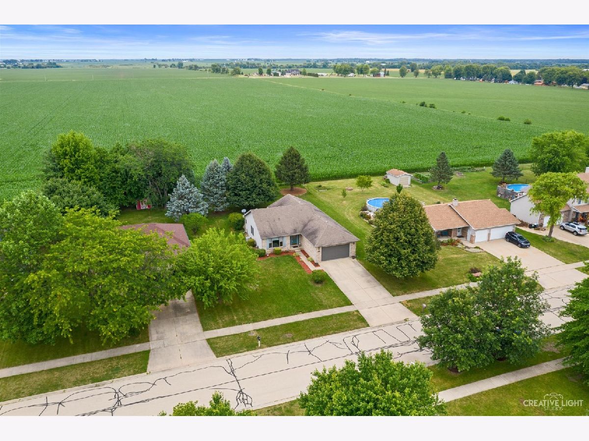 Homes & Townhomes Sold Sandhurst Sandwich Illinois, 1233 Whitetail