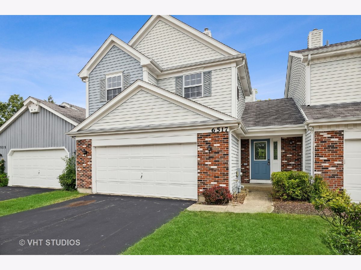 Townhomes Sold Kensington Place Downers Grove Illinois, 6517 Stair