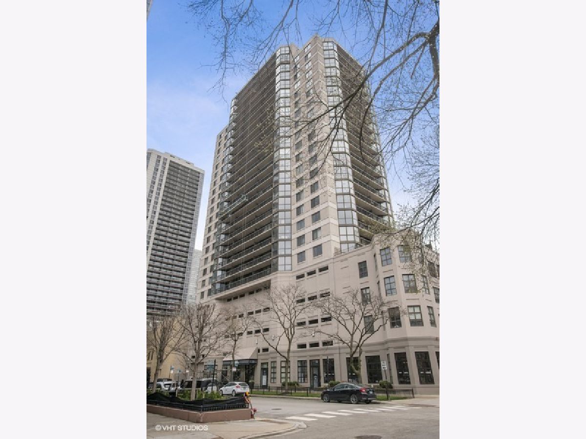 Condos & Townhomes Rented Delaware Place Chicago Illinois, 33 Delaware