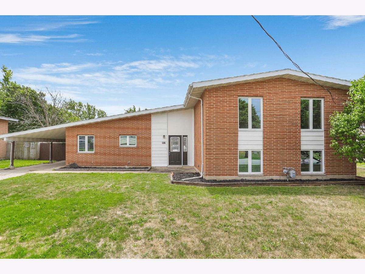 Homes & Condos & Townhomes Sold South Pointe Rantoul Illinois, 1547 South Pointe