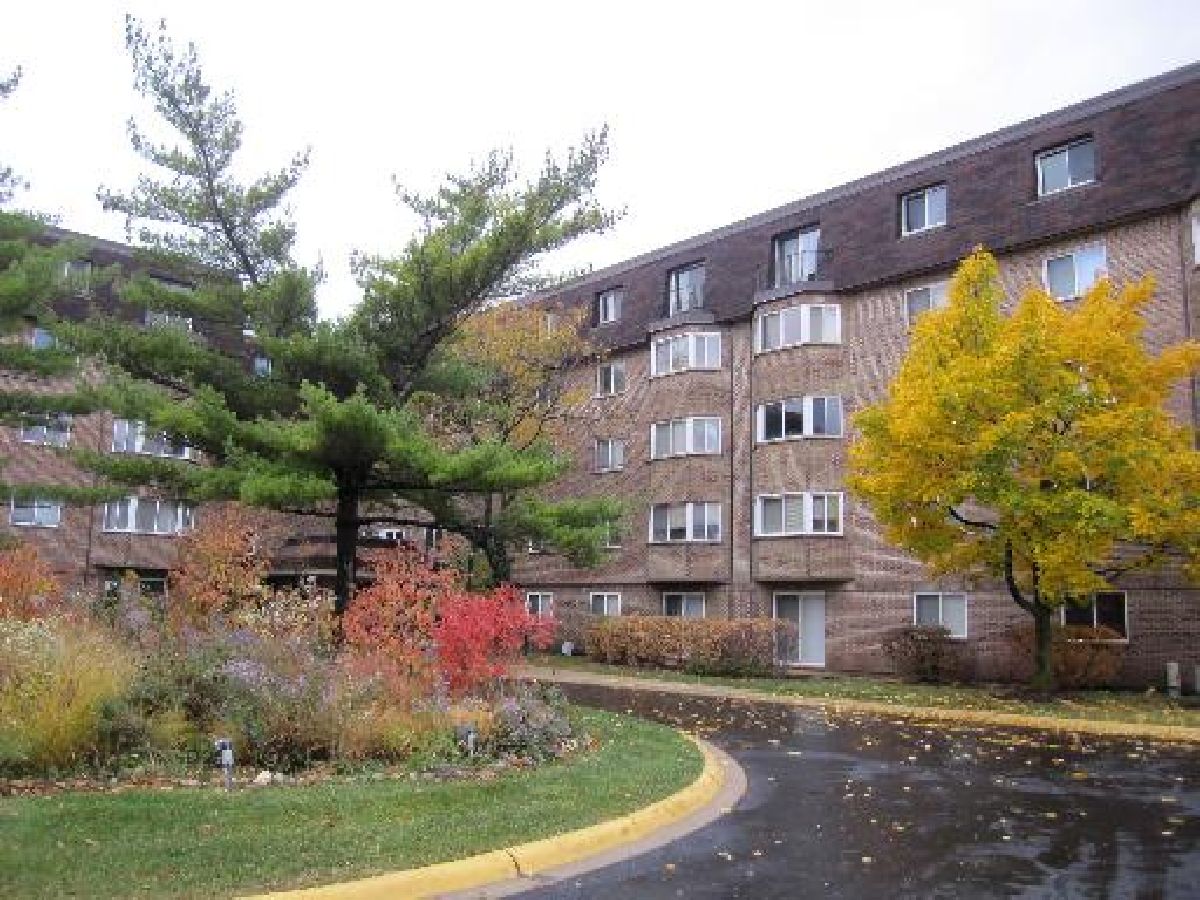 Condominiums Sold Town Square Schaumburg Illinois, 300 Roselle