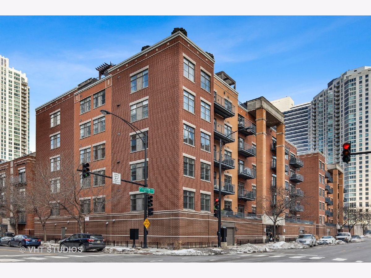 Condos & Townhomes Rented Fulton Station Chicago Illinois, 560 Fulton