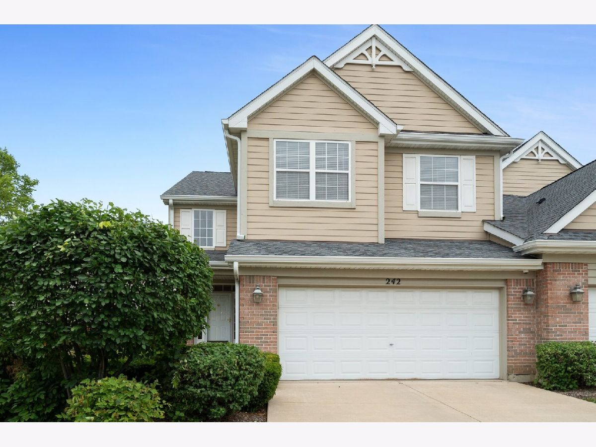 Townhomes Sold Villas Of Thornfield Bloomingdale Illinois, 242 Westminster