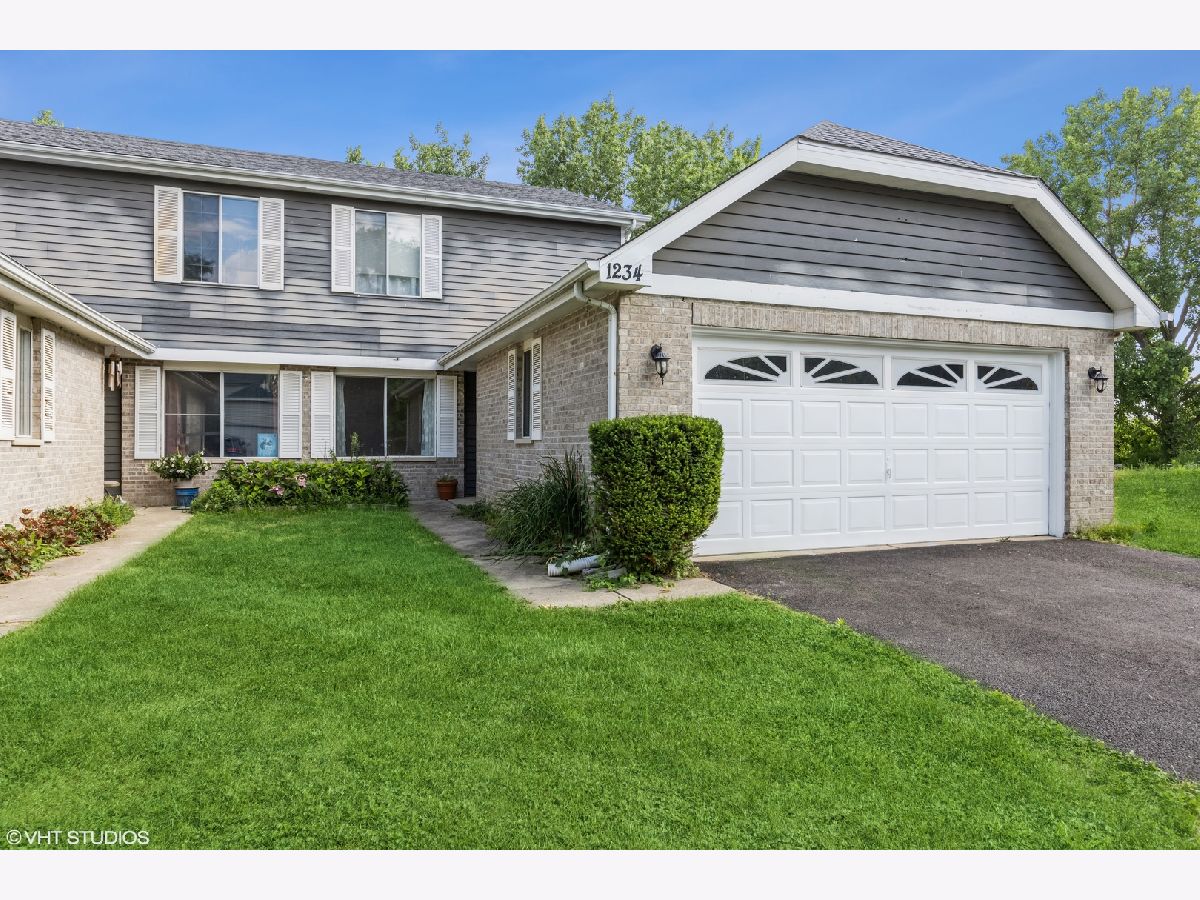 Townhomes Rented Eagle Trace Aurora Illinois, 1234 Andover