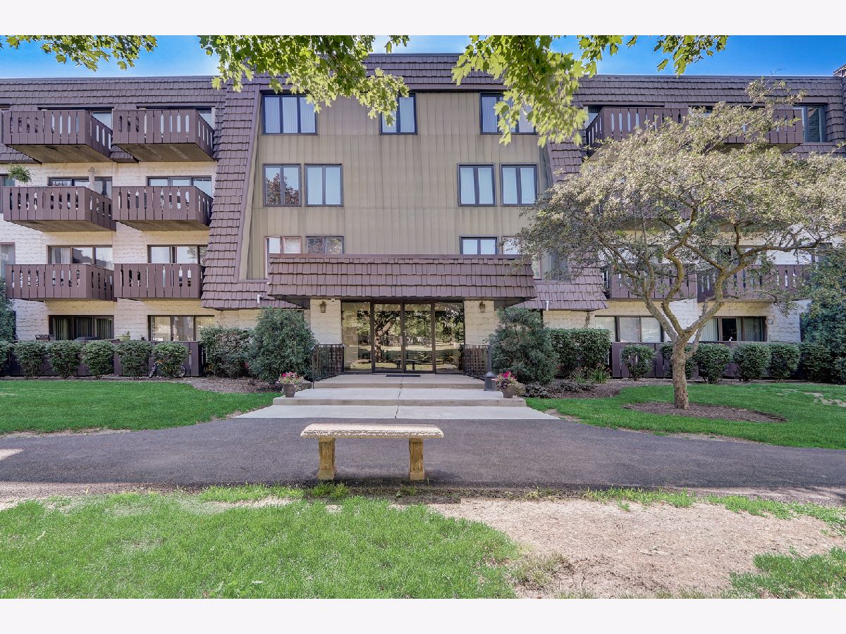 Townhomes & Condos Sold Whispering Lake Lake Bluff Illinois, 12900 Heiden