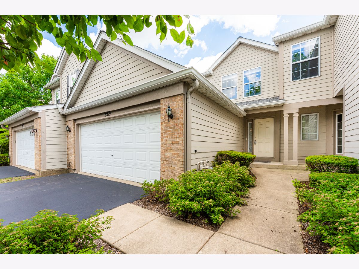 Townhomes Sold Fox Ridge Creek Woodridge Illinois, 3219 Foxridge
