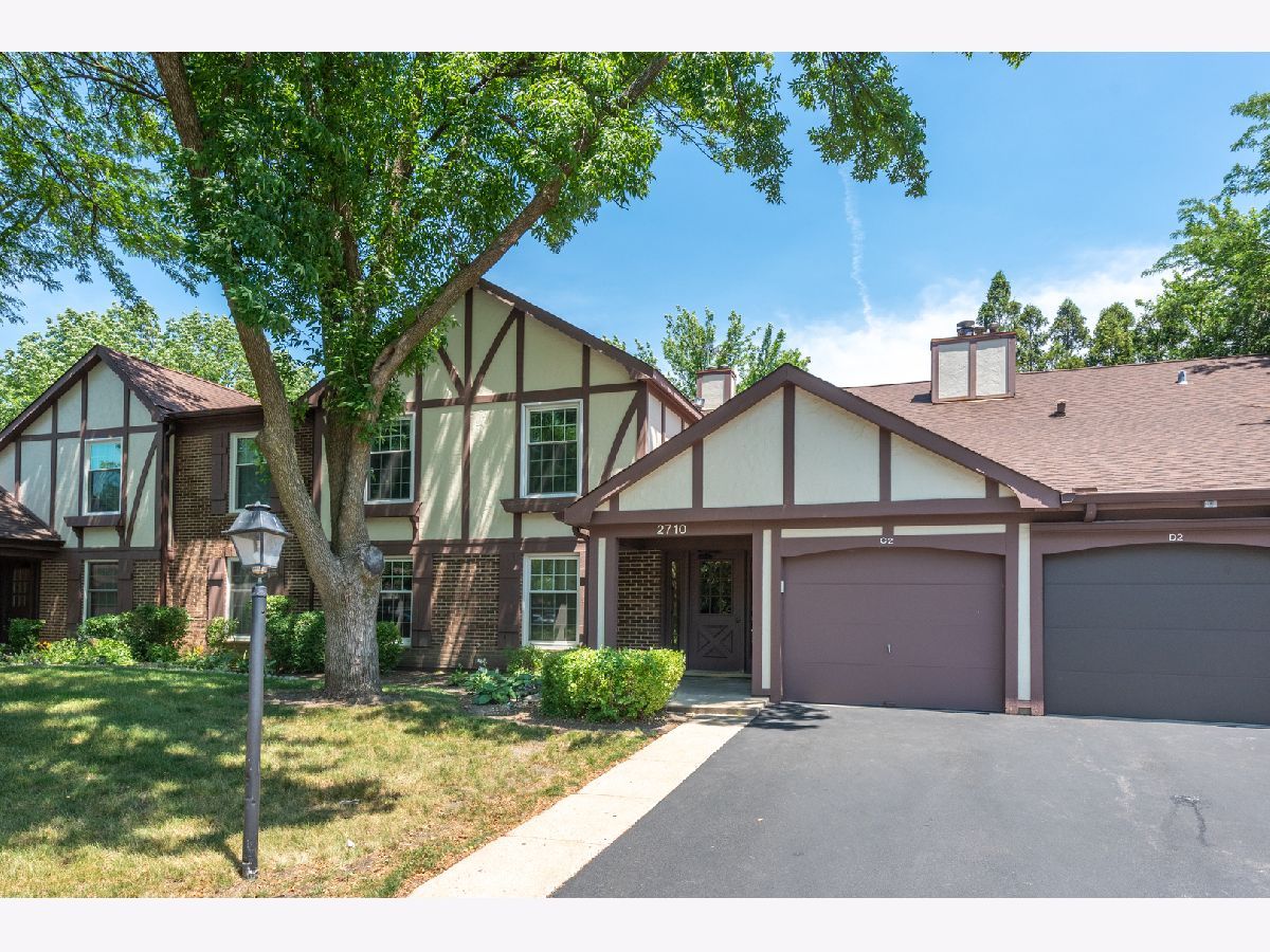 Condominiums & Homes Sold Willow Bend Rolling Meadows Illinois, 2710 Northampton