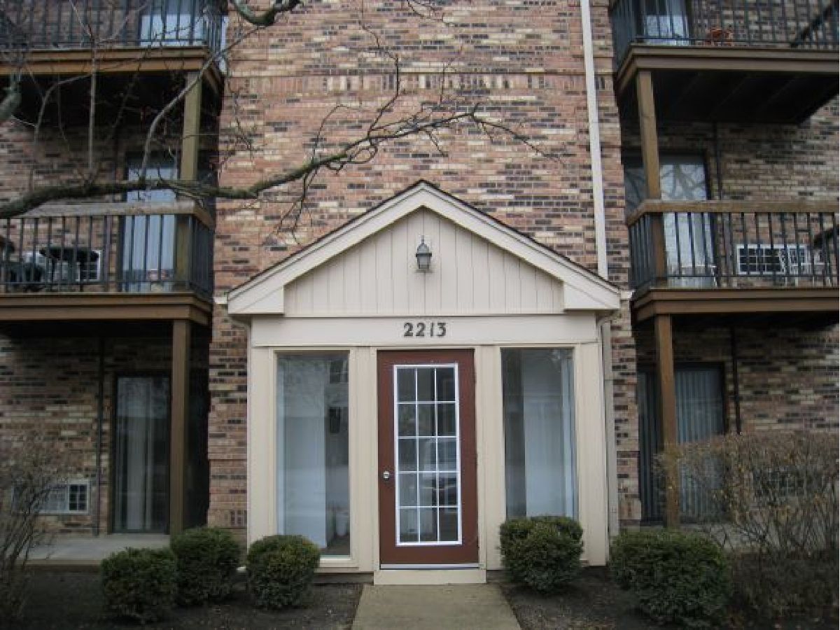 Condominiums Rented Rosewood Arlington Heights Illinois, 2213 Nichols