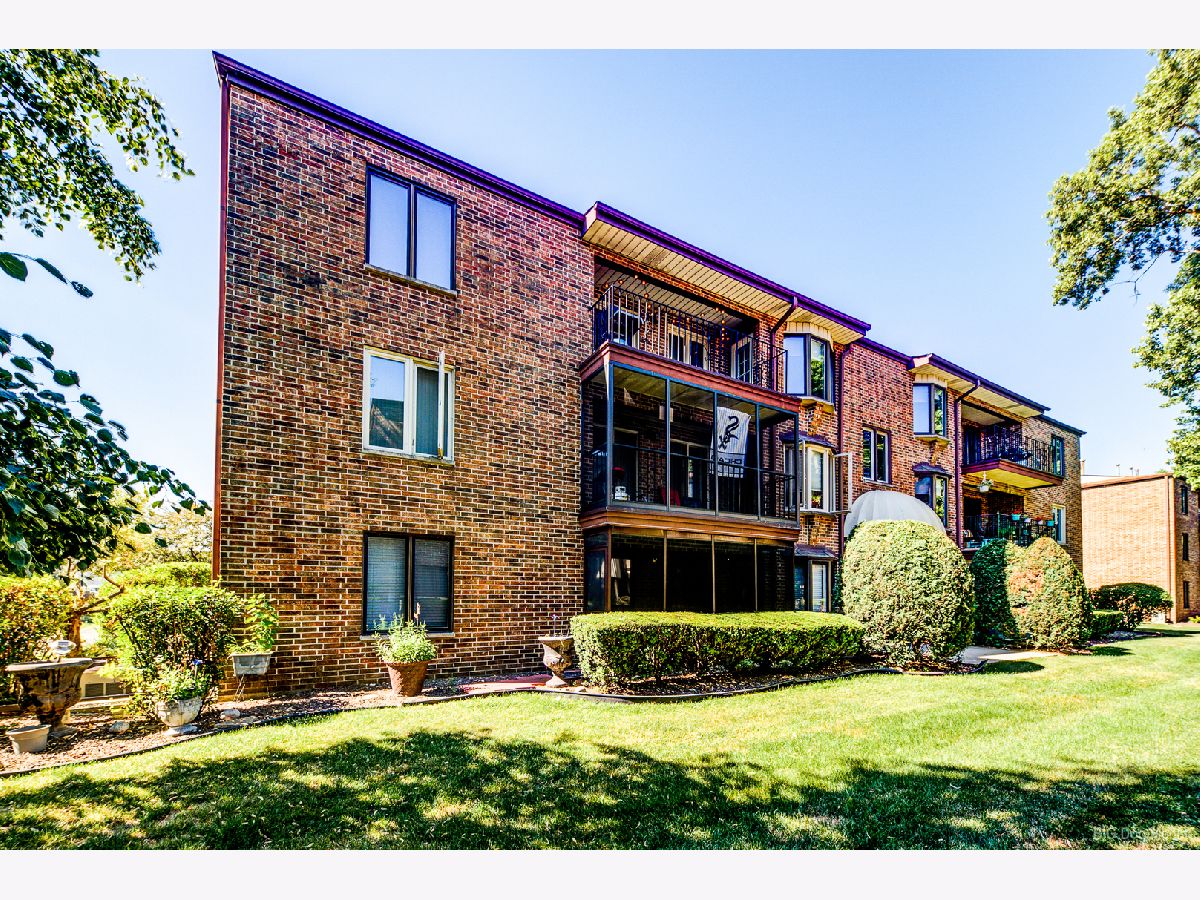 Condominiums Sold Lioncrest Crestwood Illinois, 13543 Lamon