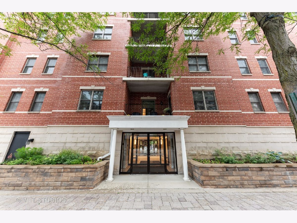 Townhomes & Condos Sold Market Square Elmhurst Illinois, 200 Addison