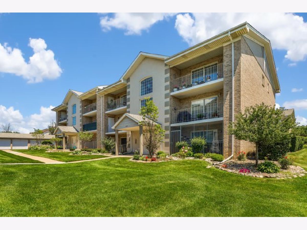 Condominiums Sold Crystal Hills Hickory Hills Illinois, 9130 95th
