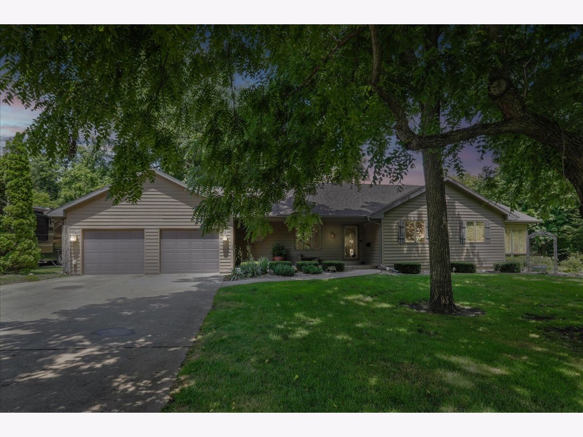 Homes Sold Trails On Sunset Lake Carlock Illinois, 8316 Stutzman