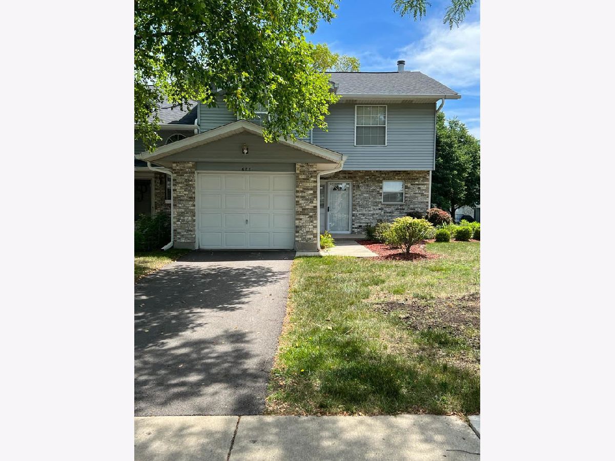 Townhomes Sold Tamarac Addison Illinois, 683 Meadows