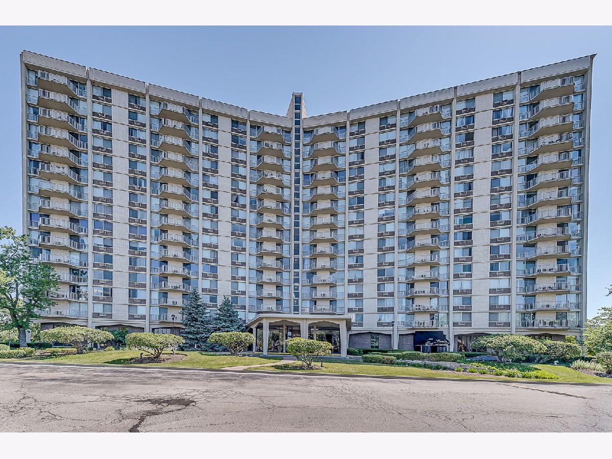 Oak Brook Towers Oak Brook IL, Condos & Townhomes For Sale & For Rent