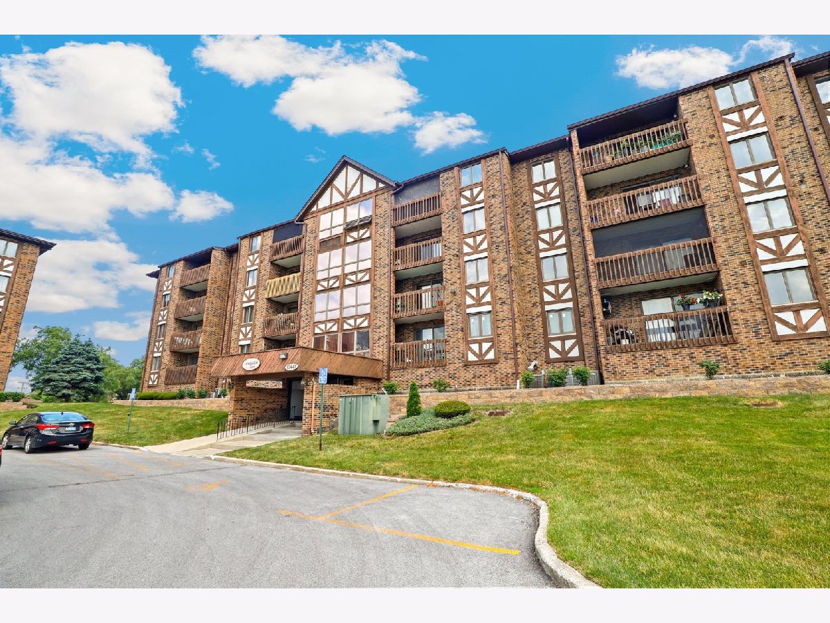 Condominiums Sold Lawncastle Cove Oak Lawn Illinois, 10441 Circle