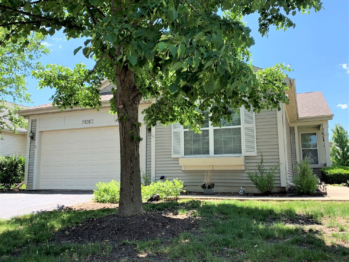 Carillon Lakes Crest Hill IL, Townhomes & Condos & Homes For Sale & For Rent Sadie Winter Dana