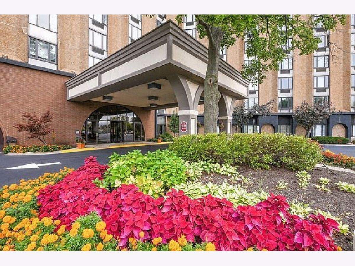 Condominiums Sold Renaissance Towers Palatine Illinois, 1 Renaissance