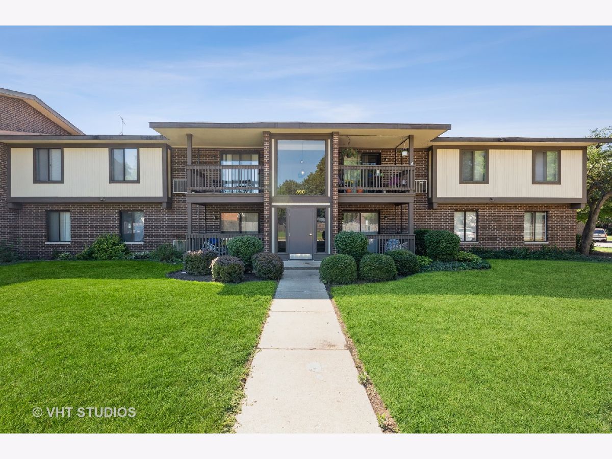 Condominiums Sold Somerset Crystal Lake Illinois, 590 Somerset
