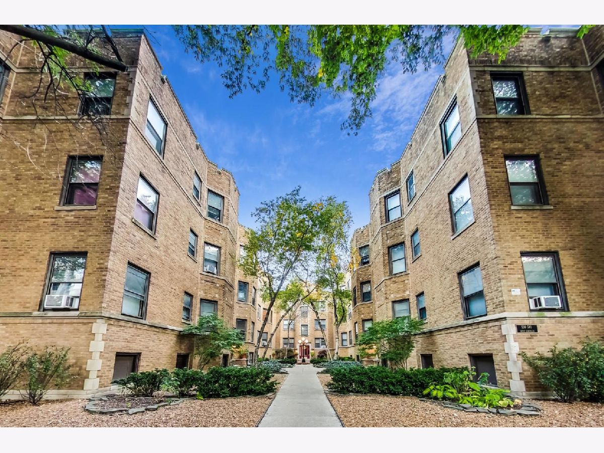 Condominiums Rented Cornelia Place Chicago Illinois, 538 Cornelia